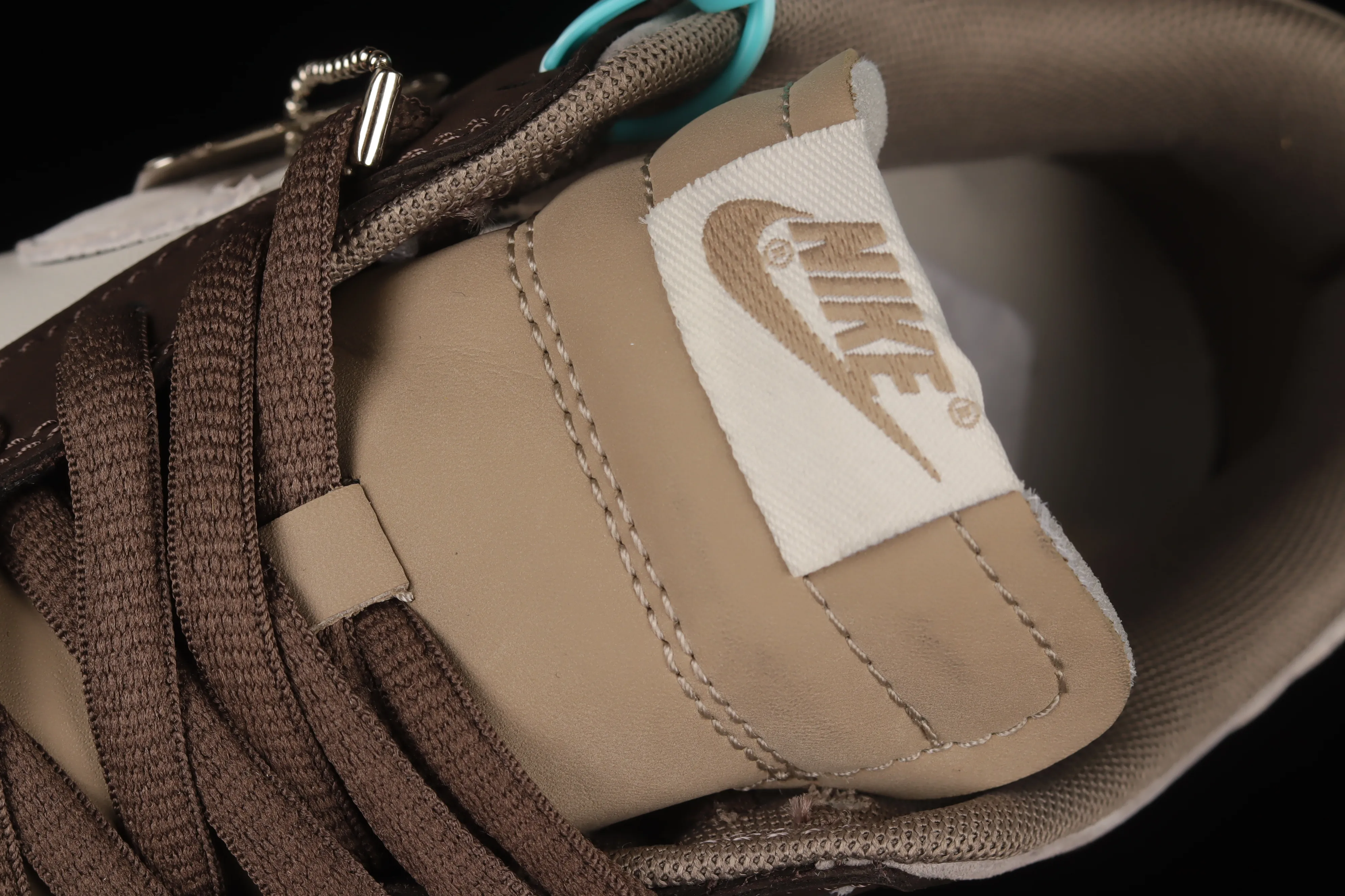 All Categories Nk SB Dunk Series Nk SB Dunk Low Low-top sneakers F version Otomo Katsuhiro x NK SB Dunk Low "Steamboy OST" Otomo Katsuhiro co-branded SB low-top sports and leisure sneakers LF0039-001